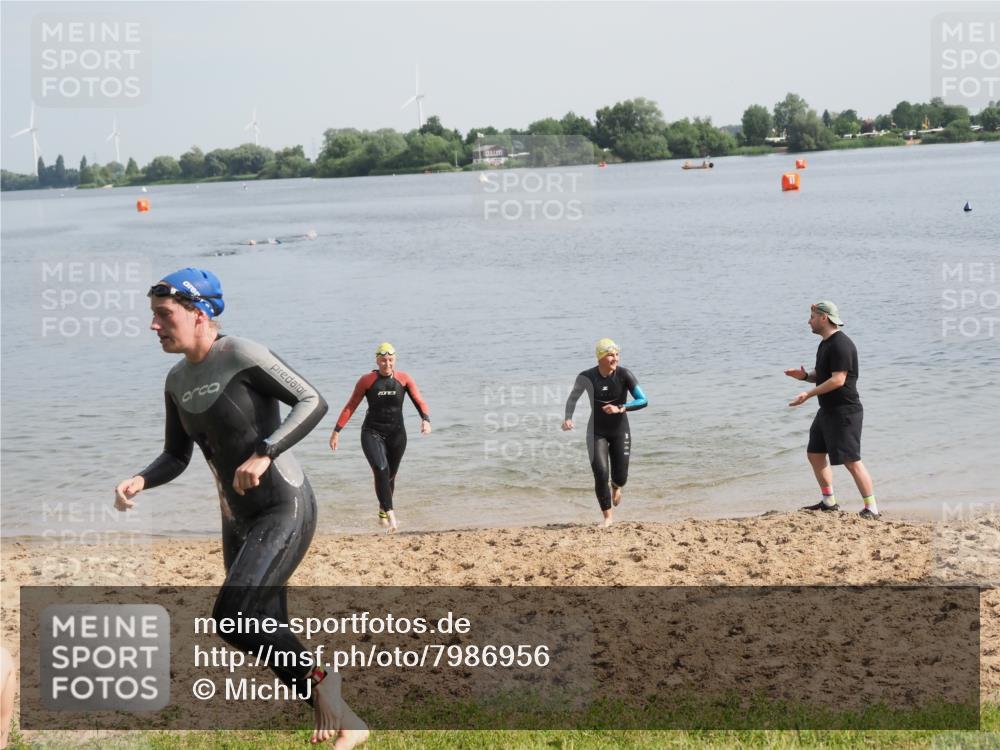 21.06.2025 - 27. Vierlanden-Triathlon MichiJ http://msf.ph/oto/7986956 15.06.2026 09:12:00 Schwimmen 201, 215, 229, 245 meine-sportfotos.de
