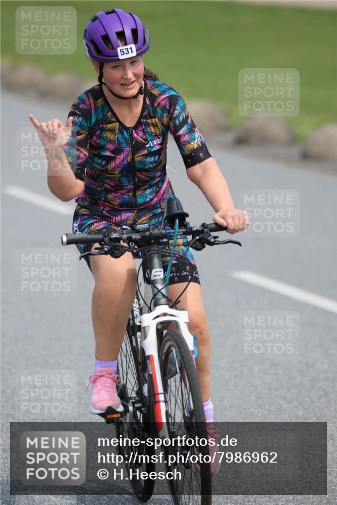 15.06.2025 - 27. Vierlanden-Triathlon H.Heesch http://msf.ph/oto/7986962 15.06.2025 11:15:42 Radfahren 65, 147, 531, 670, 729, 779 meine-sportfotos.de
