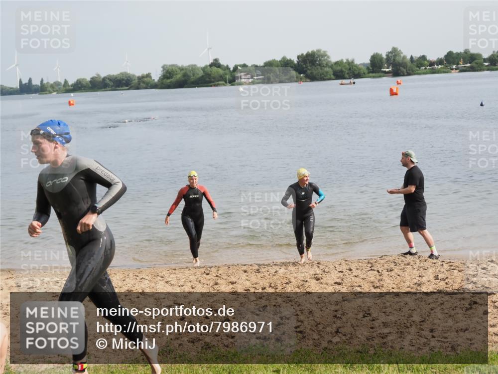 21.06.2025 - 27. Vierlanden-Triathlon MichiJ http://msf.ph/oto/7986971 15.06.2026 09:12:00 Schwimmen 201, 215, 229, 245 meine-sportfotos.de