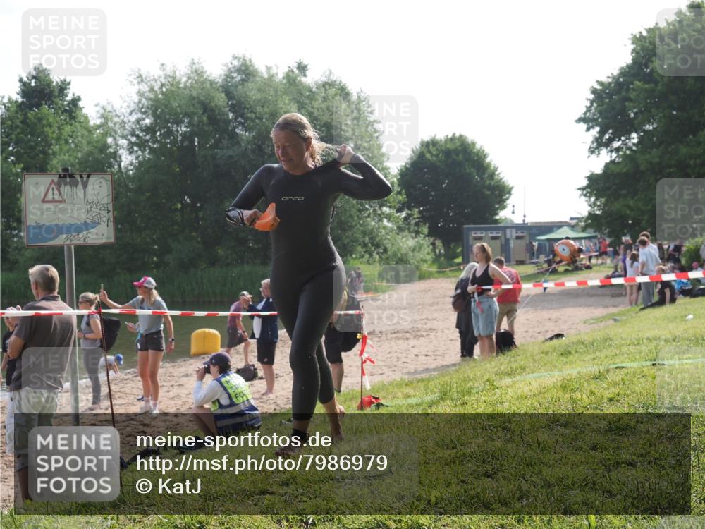 15.06.2025 - 27. Vierlanden-Triathlon KatJ http://msf.ph/oto/7986979 15.06.2025 09:02:40 Schwimmen 200, 223, 246 meine-sportfotos.de