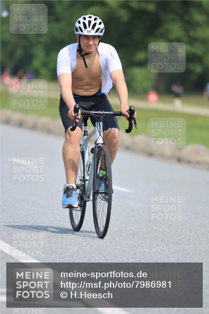 15.06.2025 - 27. Vierlanden-Triathlon H.Heesch http://msf.ph/oto/7986981 15.06.2025 11:35:24 Radfahren 58, 656 meine-sportfotos.de