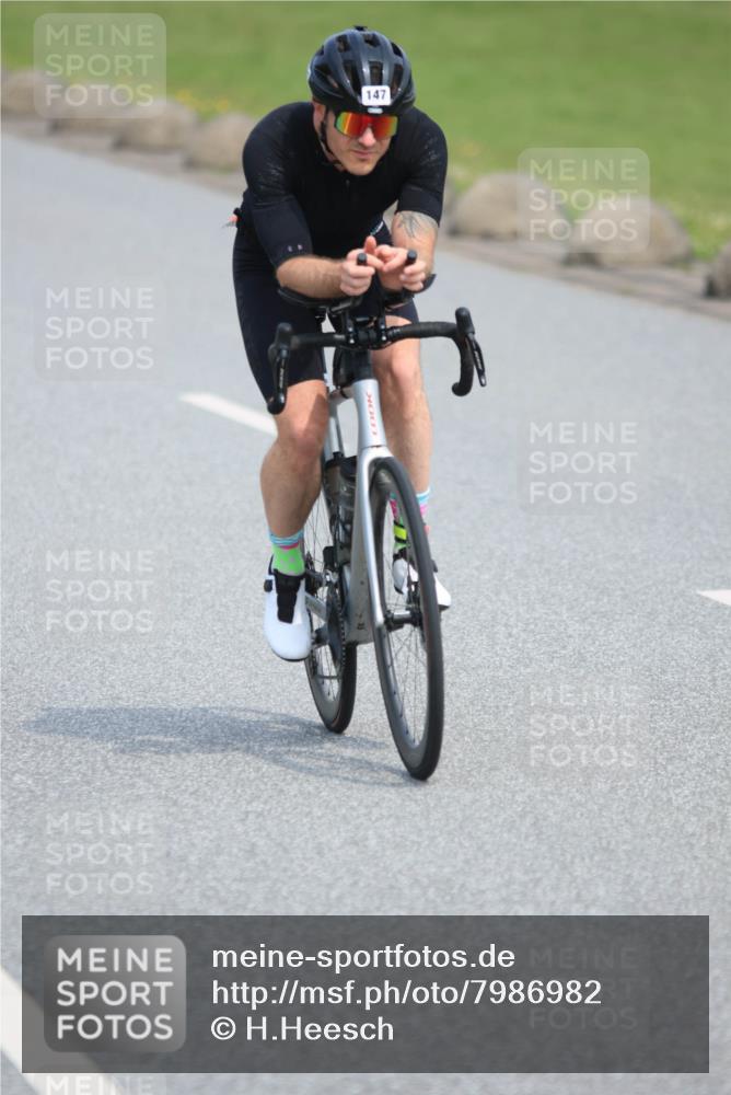 15.06.2025 - 27. Vierlanden-Triathlon H.Heesch http://msf.ph/oto/7986982 15.06.2025 11:15:43 Radfahren 65, 147, 531, 670, 729, 779 meine-sportfotos.de