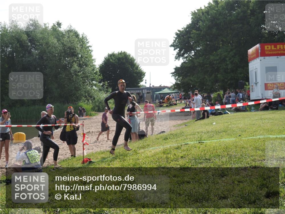 15.06.2025 - 27. Vierlanden-Triathlon KatJ http://msf.ph/oto/7986994 15.06.2025 09:02:45 Schwimmen 200, 210, 223, 246 meine-sportfotos.de