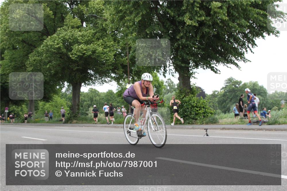 15.06.2025 - 7 Türme Triathlon Yannick Fuchs http://msf.ph/oto/7987001 15.06.2025 13:53:35 Radfahren  meine-sportfotos.de