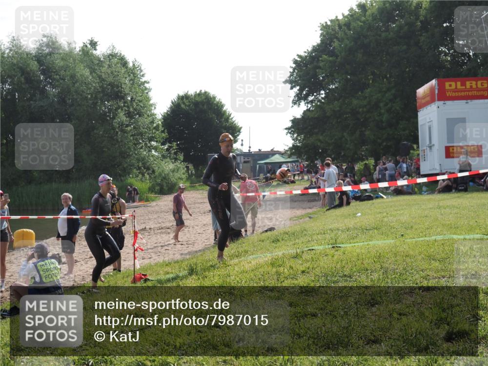 15.06.2025 - 27. Vierlanden-Triathlon KatJ http://msf.ph/oto/7987015 15.06.2025 09:02:45 Schwimmen 200, 210, 223, 246 meine-sportfotos.de