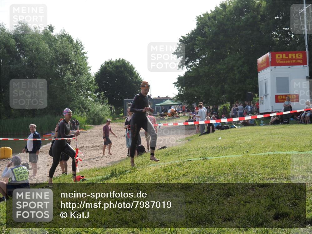 15.06.2025 - 27. Vierlanden-Triathlon KatJ http://msf.ph/oto/7987019 15.06.2025 09:02:45 Schwimmen 200, 210, 223, 246 meine-sportfotos.de