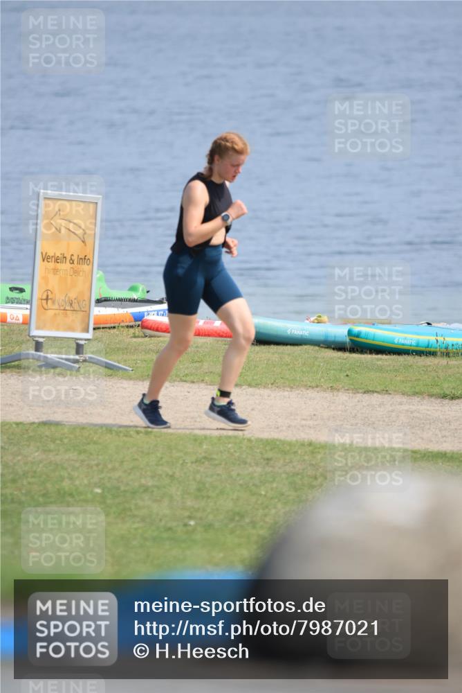 15.06.2025 - 27. Vierlanden-Triathlon H.Heesch http://msf.ph/oto/7987021 15.06.2025 11:35:34 Radfahren 705, 903 meine-sportfotos.de