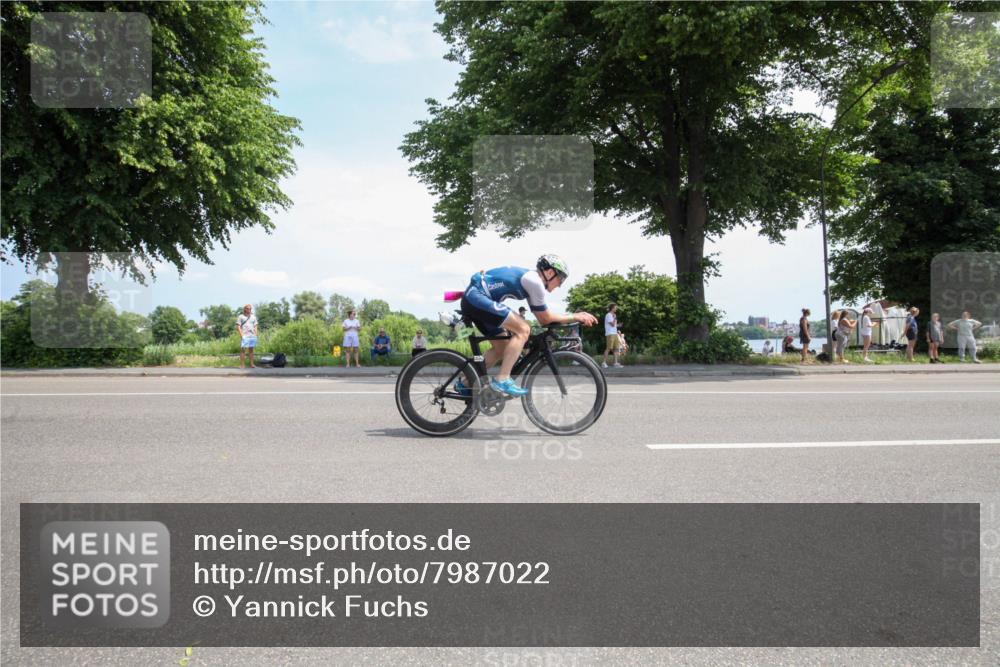 15.06.2025 - 7 Türme Triathlon Yannick Fuchs http://msf.ph/oto/7987022 15.06.2025 12:38:03 Radfahren 292, 299, 382 meine-sportfotos.de