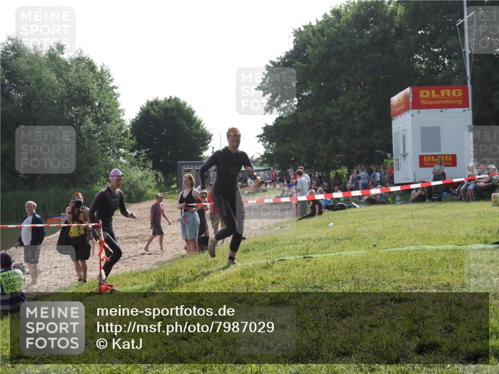 15.06.2025 - 27. Vierlanden-Triathlon KatJ http://msf.ph/oto/7987029 15.06.2025 09:02:45 Schwimmen 200, 210, 223, 246 meine-sportfotos.de