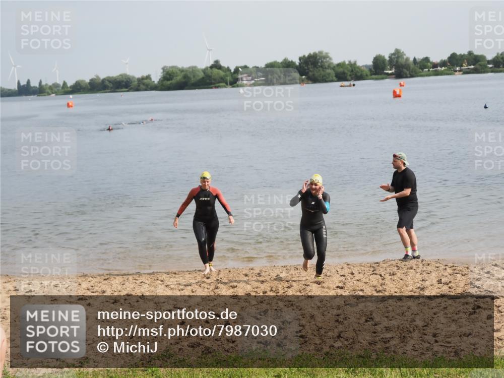 21.06.2025 - 27. Vierlanden-Triathlon MichiJ http://msf.ph/oto/7987030 15.06.2026 09:12:01 Schwimmen 201, 215, 229, 245 meine-sportfotos.de