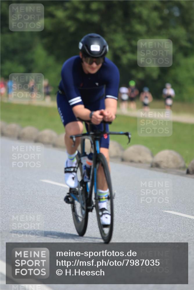 15.06.2025 - 27. Vierlanden-Triathlon H.Heesch http://msf.ph/oto/7987035 15.06.2025 11:35:36 Radfahren 705, 903 meine-sportfotos.de