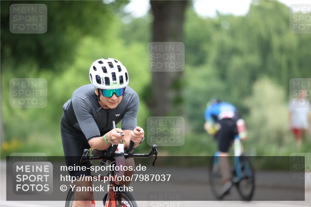 15.06.2025 - 7 Türme Triathlon Yannick Fuchs http://msf.ph/oto/7987037 15.06.2025 11:42:22 Radfahren 236, 237 meine-sportfotos.de