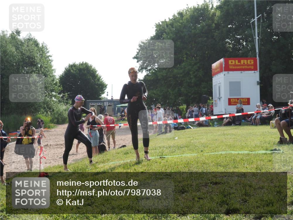 15.06.2025 - 27. Vierlanden-Triathlon KatJ http://msf.ph/oto/7987038 15.06.2025 09:02:46 Schwimmen 200, 210, 223, 246 meine-sportfotos.de