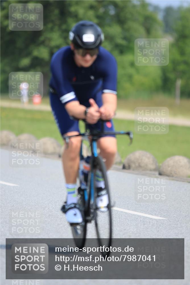15.06.2025 - 27. Vierlanden-Triathlon H.Heesch http://msf.ph/oto/7987041 15.06.2025 11:35:37 Radfahren 705, 903 meine-sportfotos.de