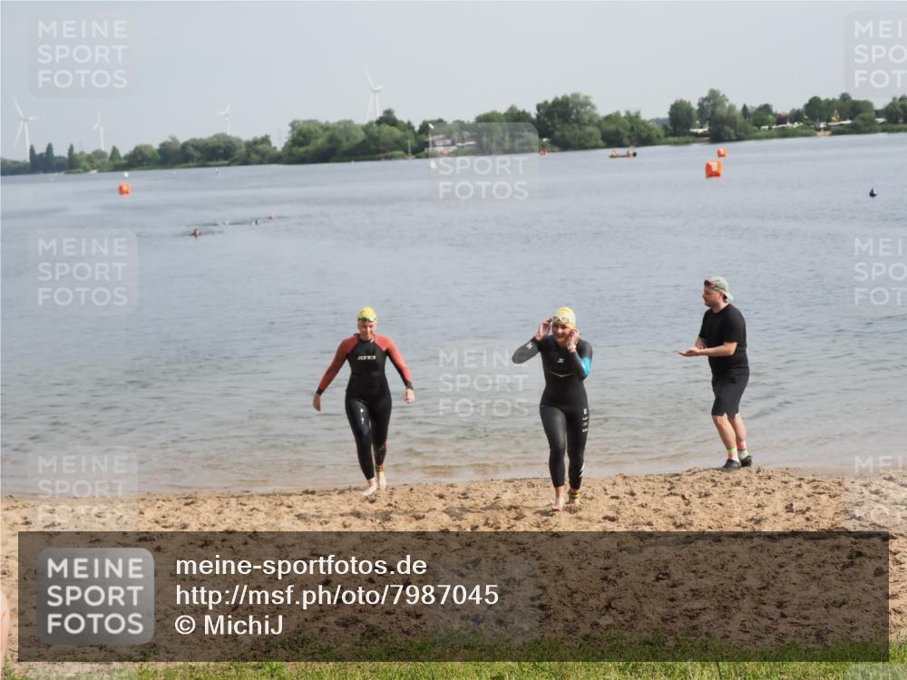 21.06.2025 - 27. Vierlanden-Triathlon MichiJ http://msf.ph/oto/7987045 15.06.2026 09:12:01 Schwimmen 201, 215, 229, 245 meine-sportfotos.de