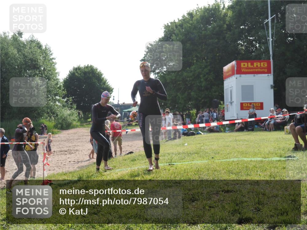 15.06.2025 - 27. Vierlanden-Triathlon KatJ http://msf.ph/oto/7987054 15.06.2025 09:02:46 Schwimmen 200, 210, 223, 246 meine-sportfotos.de