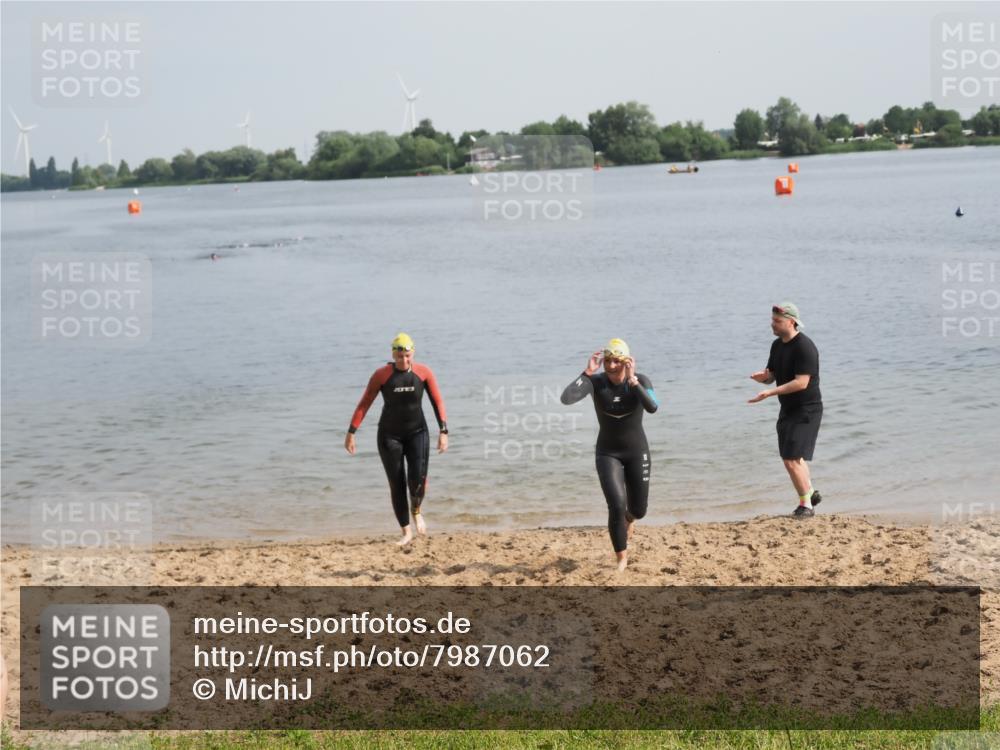 21.06.2025 - 27. Vierlanden-Triathlon MichiJ http://msf.ph/oto/7987062 15.06.2026 09:12:01 Schwimmen 201, 215, 229, 245 meine-sportfotos.de