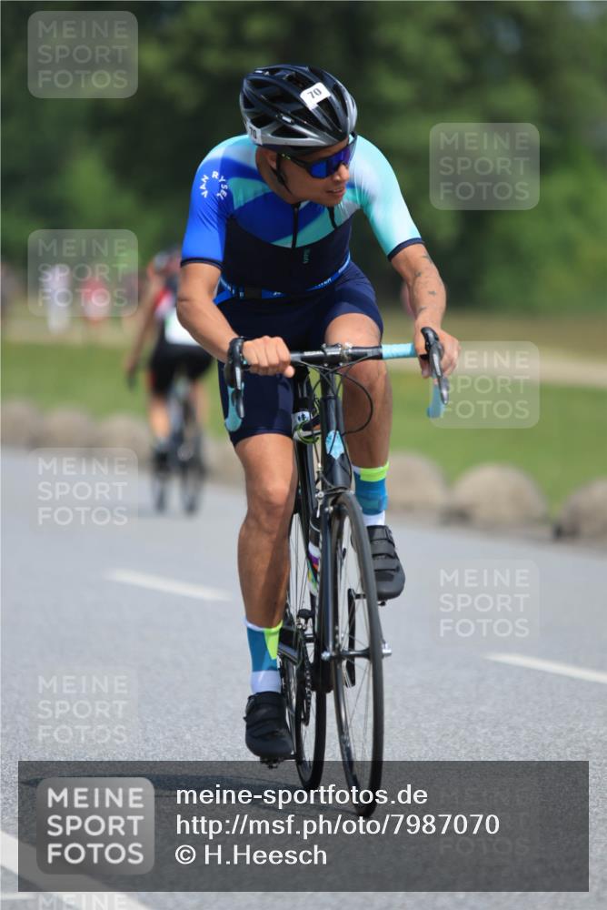 15.06.2025 - 27. Vierlanden-Triathlon H.Heesch http://msf.ph/oto/7987070 15.06.2025 11:35:47 Radfahren 70, 676, 735, 736 meine-sportfotos.de