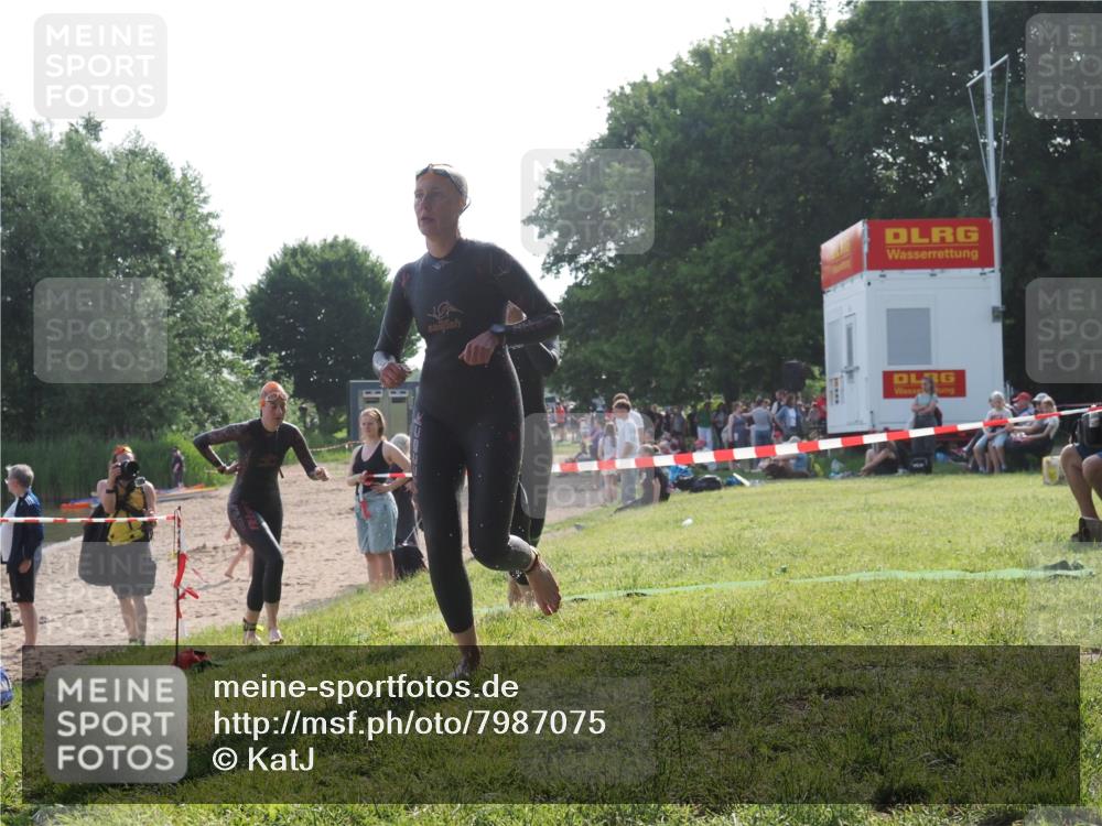 15.06.2025 - 27. Vierlanden-Triathlon KatJ http://msf.ph/oto/7987075 15.06.2025 09:02:47 Schwimmen 200, 210, 223, 246 meine-sportfotos.de