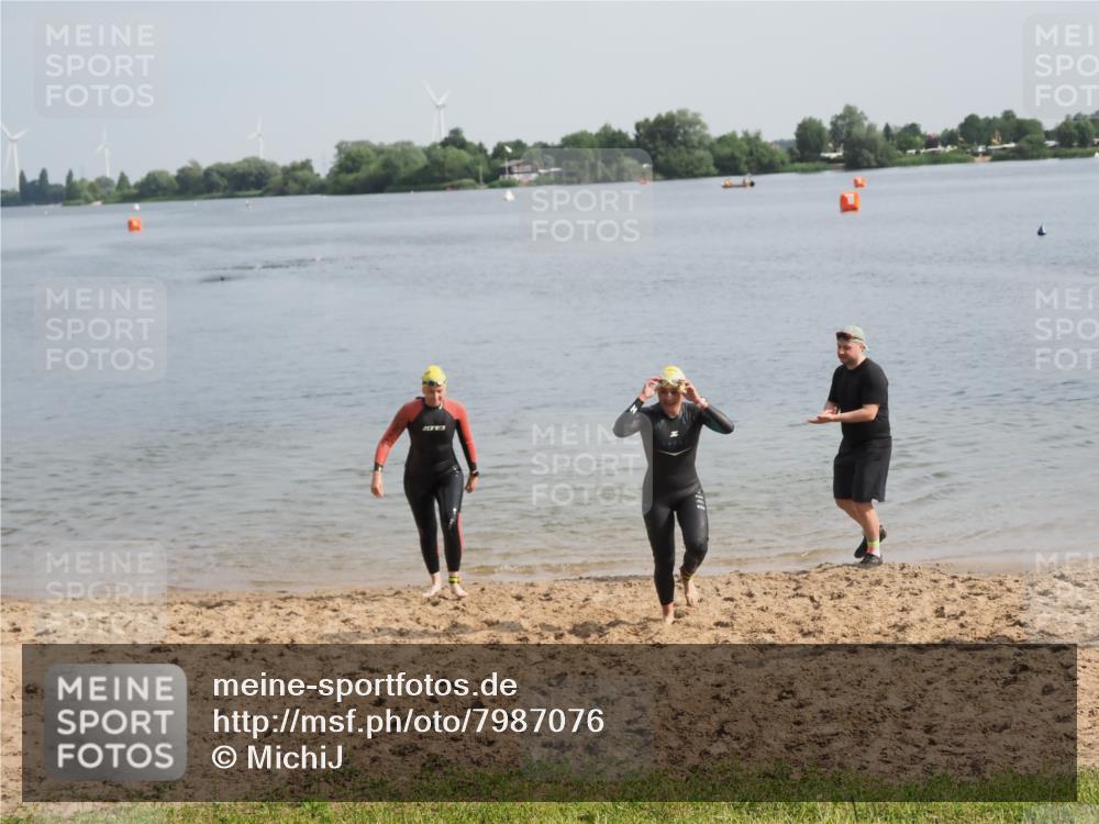 21.06.2025 - 27. Vierlanden-Triathlon MichiJ http://msf.ph/oto/7987076 15.06.2026 09:12:01 Schwimmen 201, 215, 229, 245 meine-sportfotos.de