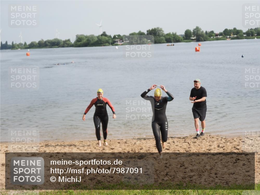 21.06.2025 - 27. Vierlanden-Triathlon MichiJ http://msf.ph/oto/7987091 15.06.2026 09:12:02 Schwimmen 201, 215, 229 meine-sportfotos.de