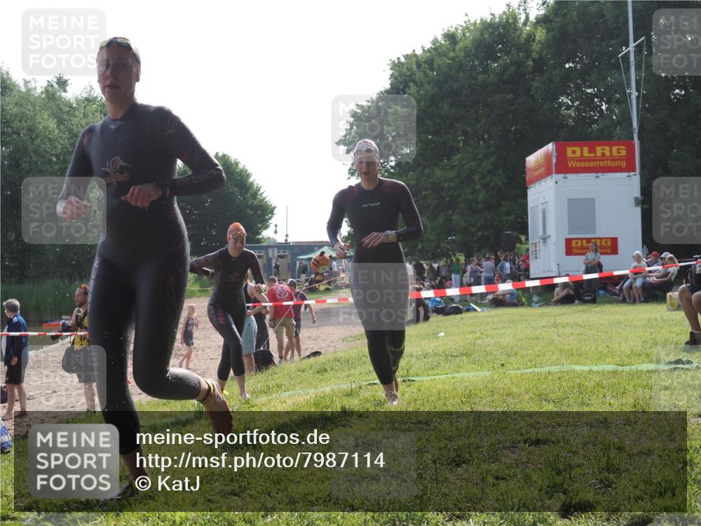 15.06.2025 - 27. Vierlanden-Triathlon KatJ http://msf.ph/oto/7987114 15.06.2025 09:02:48 Schwimmen 200, 210, 223, 246 meine-sportfotos.de