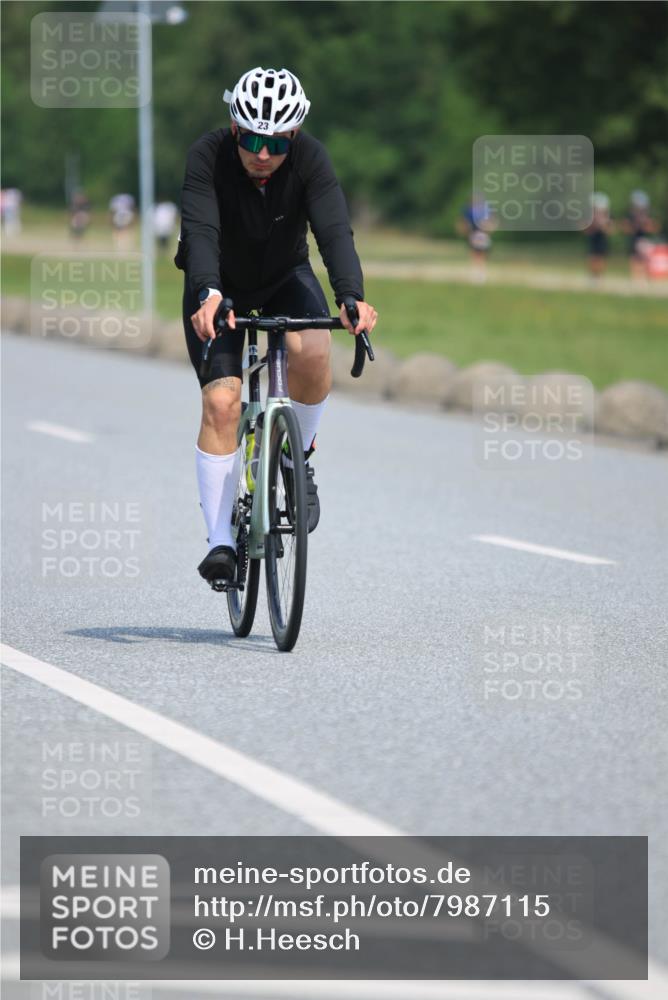 15.06.2025 - 27. Vierlanden-Triathlon H.Heesch http://msf.ph/oto/7987115 15.06.2025 11:36:33 Radfahren 23, 639, 697, 712, 851 meine-sportfotos.de