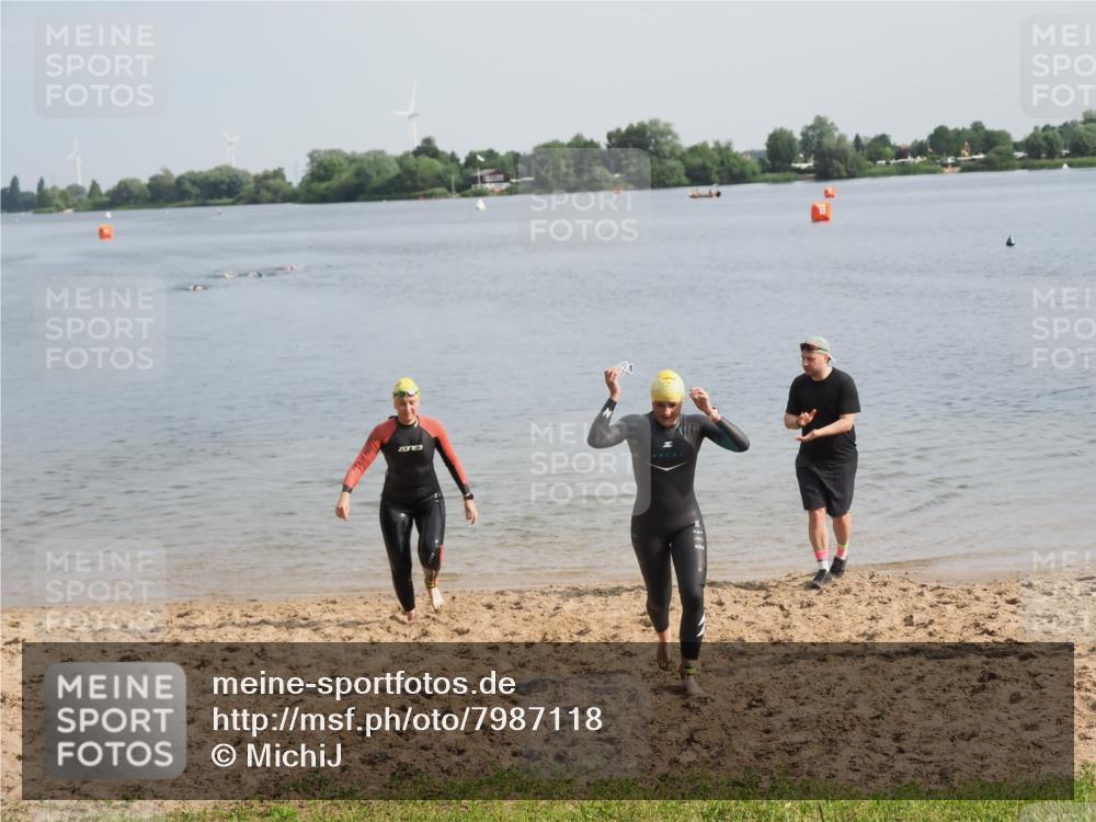 21.06.2025 - 27. Vierlanden-Triathlon MichiJ http://msf.ph/oto/7987118 15.06.2026 09:12:02 Schwimmen 201, 215, 229 meine-sportfotos.de
