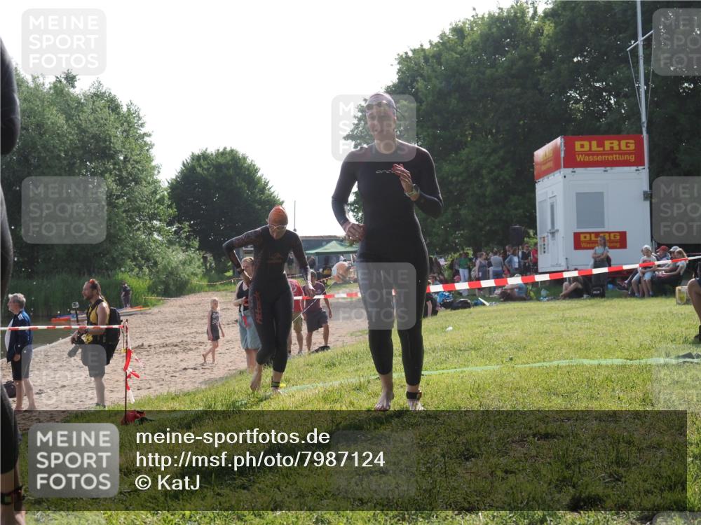 15.06.2025 - 27. Vierlanden-Triathlon KatJ http://msf.ph/oto/7987124 15.06.2025 09:02:48 Schwimmen 200, 210, 223, 246 meine-sportfotos.de