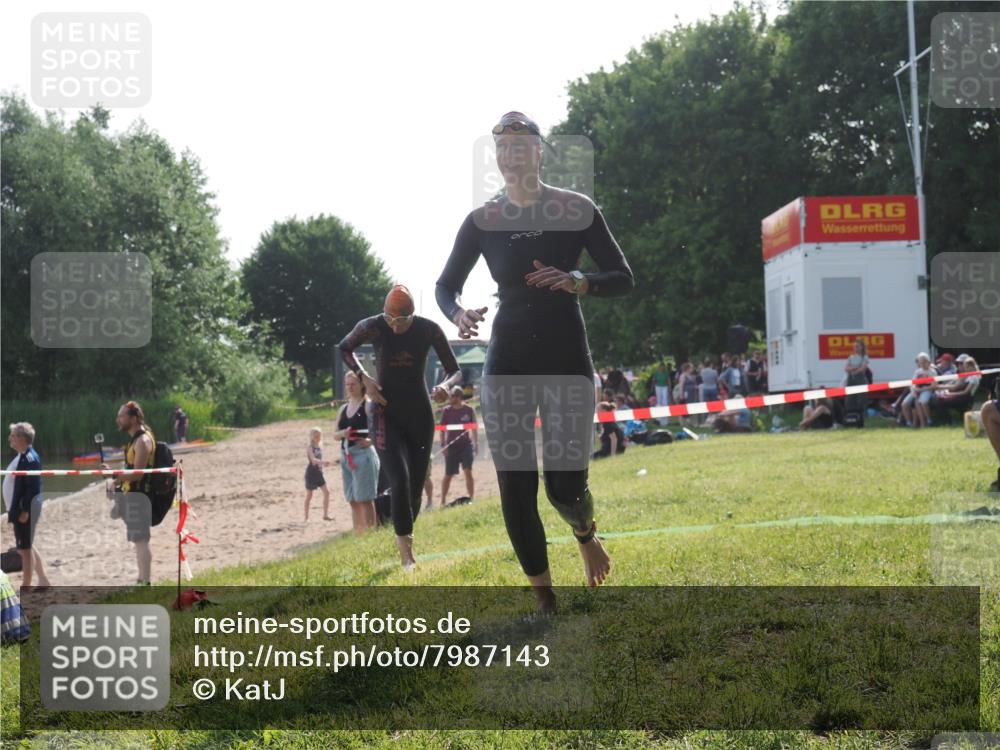 15.06.2025 - 27. Vierlanden-Triathlon KatJ http://msf.ph/oto/7987143 15.06.2025 09:02:48 Schwimmen 200, 210, 223, 246 meine-sportfotos.de