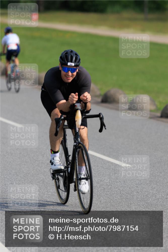 15.06.2025 - 27. Vierlanden-Triathlon H.Heesch http://msf.ph/oto/7987154 15.06.2025 09:09:37 Radfahren 30, 196 meine-sportfotos.de