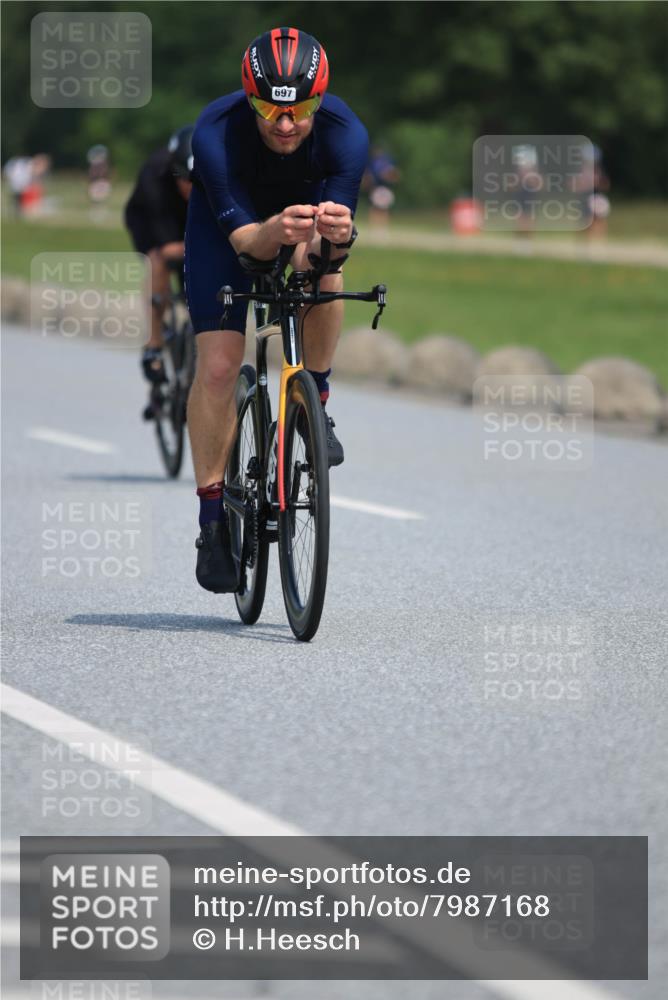 15.06.2025 - 27. Vierlanden-Triathlon H.Heesch http://msf.ph/oto/7987168 15.06.2025 11:36:37 Radfahren 23, 639, 697, 749, 851 meine-sportfotos.de