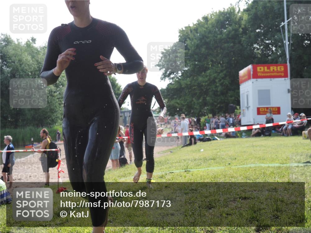 15.06.2025 - 27. Vierlanden-Triathlon KatJ http://msf.ph/oto/7987173 15.06.2025 09:02:50 Schwimmen 200, 210, 223 meine-sportfotos.de