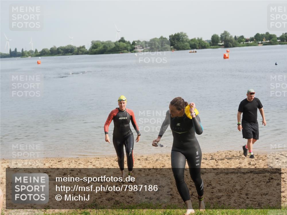 21.06.2025 - 27. Vierlanden-Triathlon MichiJ http://msf.ph/oto/7987186 15.06.2026 09:12:04 Schwimmen 201, 215, 229 meine-sportfotos.de