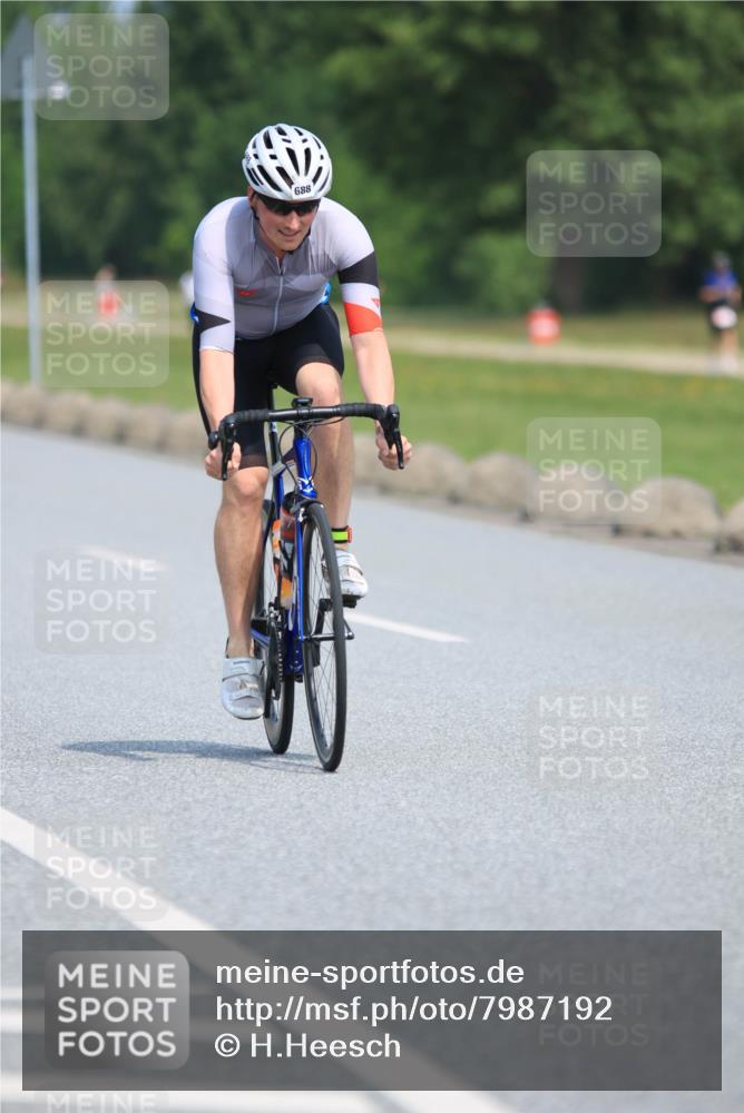15.06.2025 - 27. Vierlanden-Triathlon H.Heesch http://msf.ph/oto/7987192 15.06.2025 11:36:47 Radfahren 123, 688, 749 meine-sportfotos.de