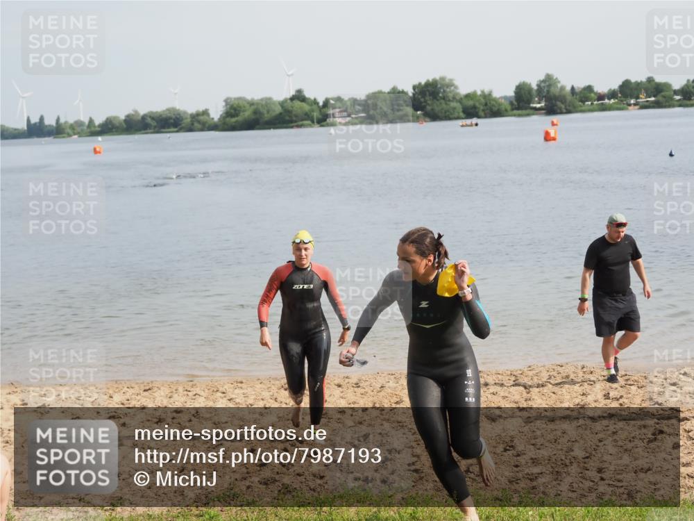 21.06.2025 - 27. Vierlanden-Triathlon MichiJ http://msf.ph/oto/7987193 15.06.2026 09:12:04 Schwimmen 201, 215, 229 meine-sportfotos.de