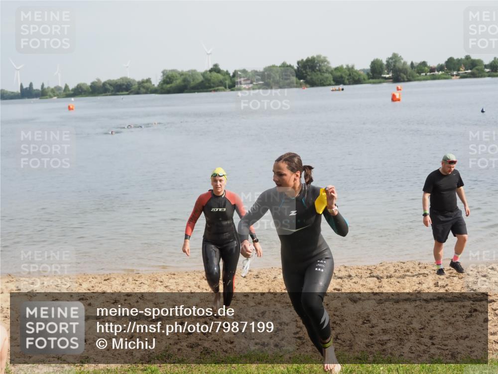 21.06.2025 - 27. Vierlanden-Triathlon MichiJ http://msf.ph/oto/7987199 15.06.2026 09:12:04 Schwimmen 201, 215, 229 meine-sportfotos.de