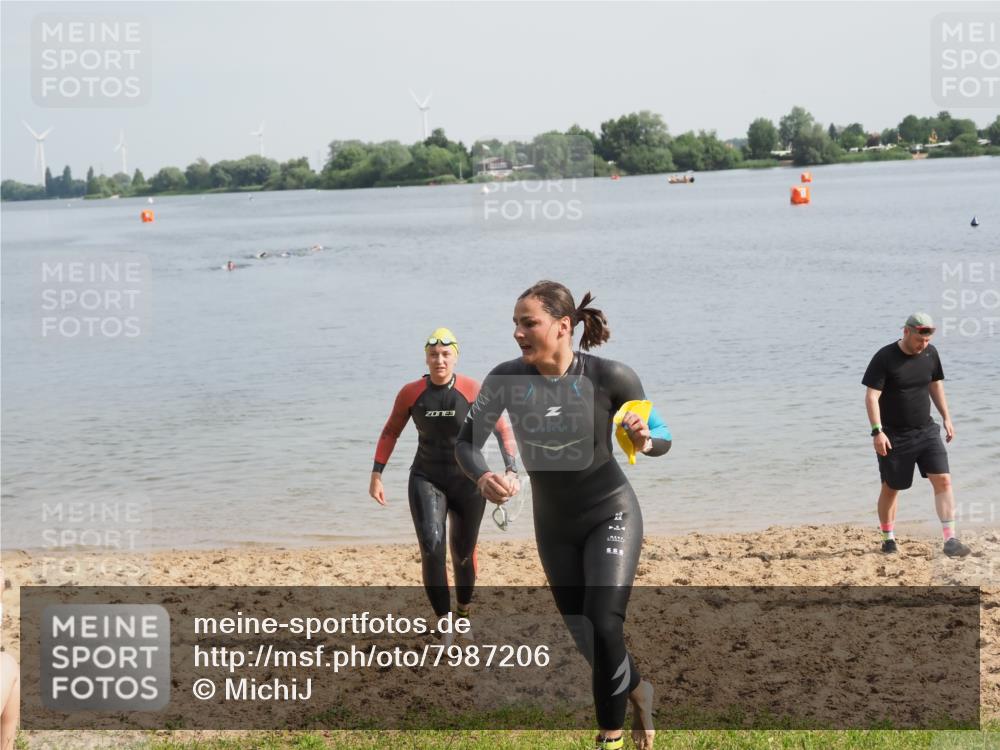 21.06.2025 - 27. Vierlanden-Triathlon MichiJ http://msf.ph/oto/7987206 15.06.2026 09:12:04 Schwimmen 201, 215, 229 meine-sportfotos.de