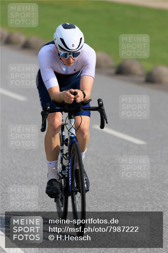 15.06.2025 - 27. Vierlanden-Triathlon H.Heesch http://msf.ph/oto/7987222 15.06.2025 09:10:08 Radfahren 8 meine-sportfotos.de