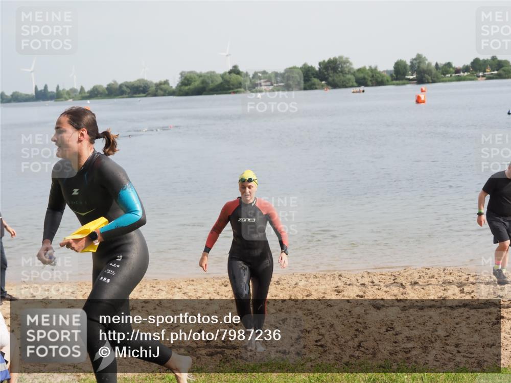 21.06.2025 - 27. Vierlanden-Triathlon MichiJ http://msf.ph/oto/7987236 15.06.2026 09:12:05 Schwimmen 201, 215, 229 meine-sportfotos.de