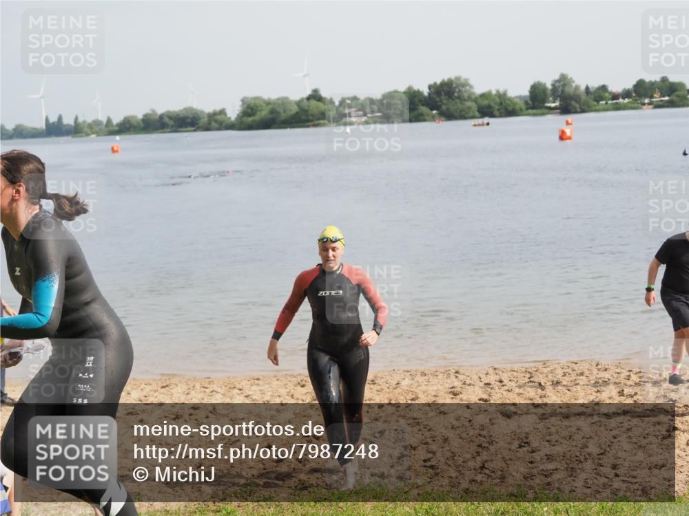 21.06.2025 - 27. Vierlanden-Triathlon MichiJ http://msf.ph/oto/7987248 15.06.2026 09:12:05 Schwimmen 201, 215, 229 meine-sportfotos.de