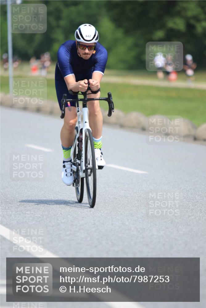 15.06.2025 - 27. Vierlanden-Triathlon H.Heesch http://msf.ph/oto/7987253 15.06.2025 11:36:56 Radfahren 123, 125, 642 meine-sportfotos.de