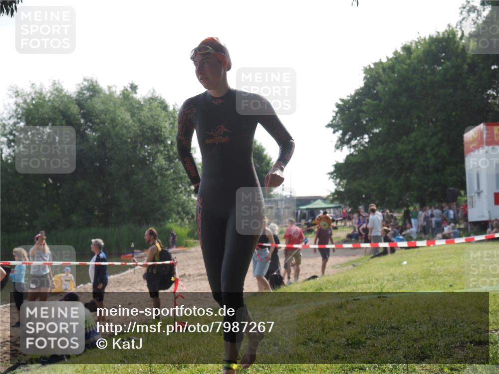 15.06.2025 - 27. Vierlanden-Triathlon KatJ http://msf.ph/oto/7987267 15.06.2025 09:02:51 Schwimmen 200, 210, 223 meine-sportfotos.de
