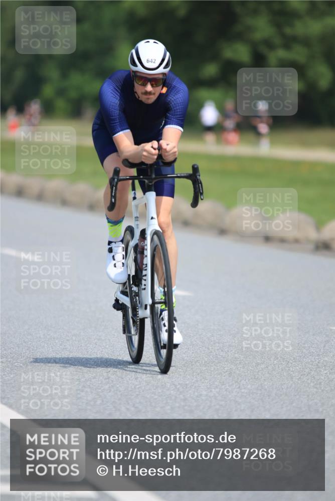 15.06.2025 - 27. Vierlanden-Triathlon H.Heesch http://msf.ph/oto/7987268 15.06.2025 11:36:56 Radfahren 123, 125, 642 meine-sportfotos.de