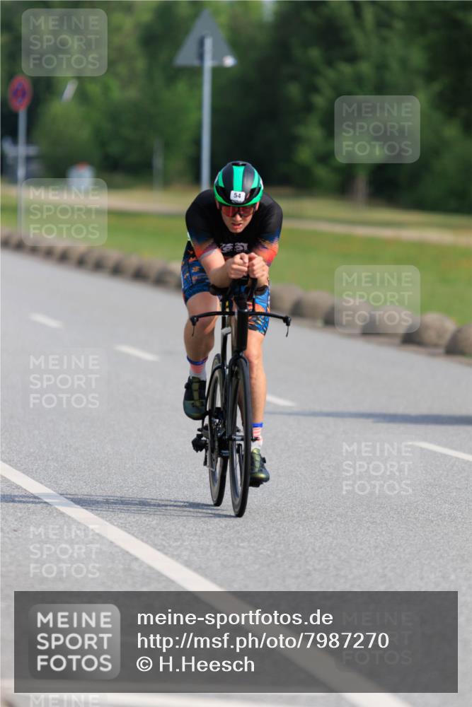 15.06.2025 - 27. Vierlanden-Triathlon H.Heesch http://msf.ph/oto/7987270 15.06.2025 09:10:56 Radfahren 54, 126 meine-sportfotos.de