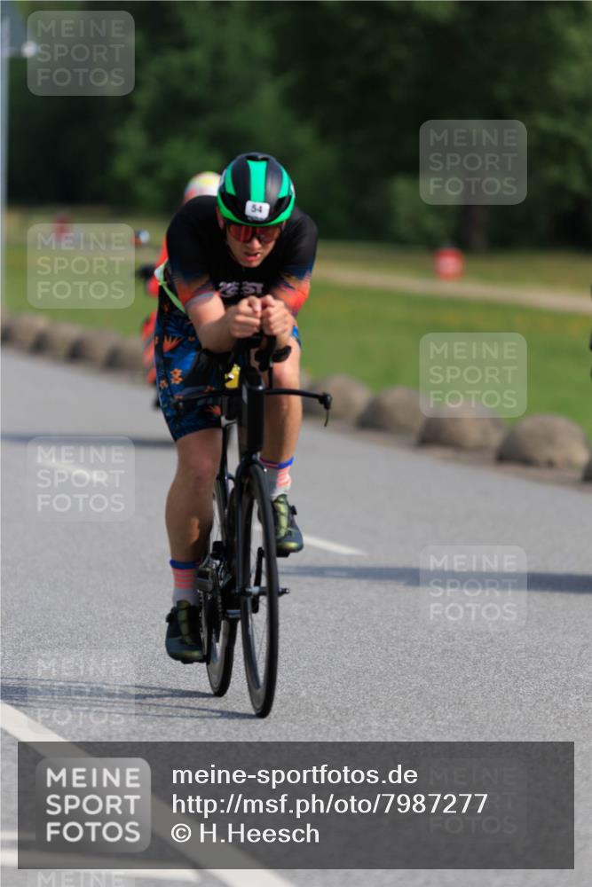 15.06.2025 - 27. Vierlanden-Triathlon H.Heesch http://msf.ph/oto/7987277 15.06.2025 09:10:57 Radfahren 54, 126 meine-sportfotos.de