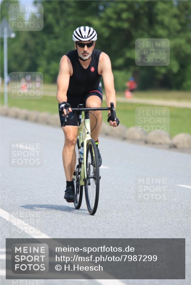 21.06.2025 - 27. Vierlanden-Triathlon H.Heesch http://msf.ph/oto/7987299 15.06.2025 11:37:03 Radfahren 125, 713 meine-sportfotos.de