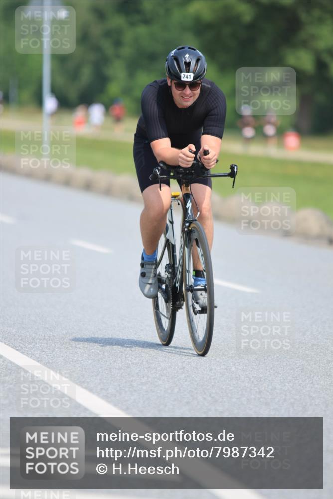 15.06.2025 - 27. Vierlanden-Triathlon H.Heesch http://msf.ph/oto/7987342 15.06.2025 11:37:19 Radfahren 741 meine-sportfotos.de
