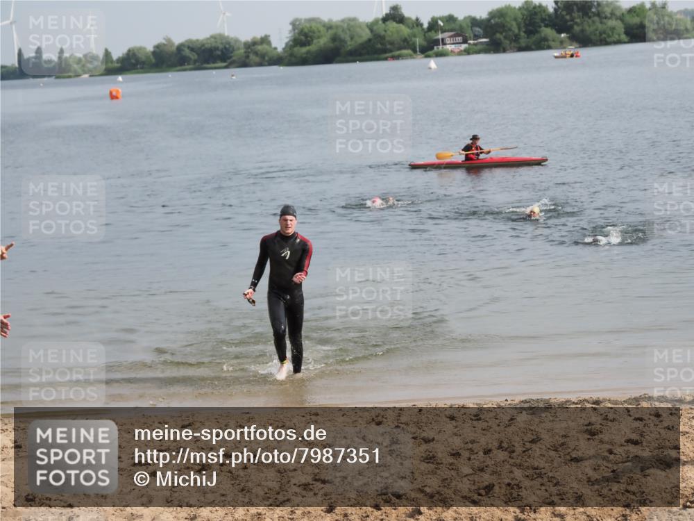 21.06.2025 - 27. Vierlanden-Triathlon MichiJ http://msf.ph/oto/7987351 15.06.2026 09:13:28 Schwimmen 237 meine-sportfotos.de