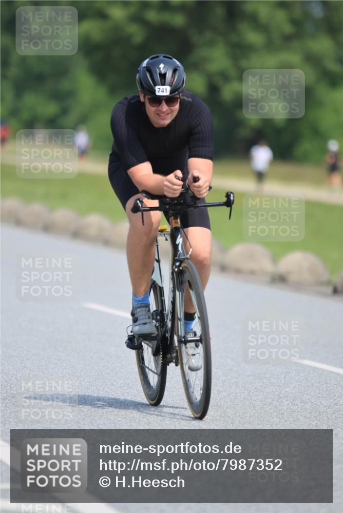 15.06.2025 - 27. Vierlanden-Triathlon H.Heesch http://msf.ph/oto/7987352 15.06.2025 11:37:20 Radfahren 741 meine-sportfotos.de